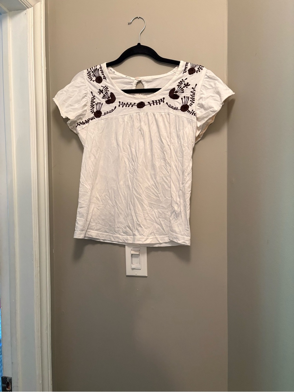 White Embroidered Short-Sleeve Women's Top